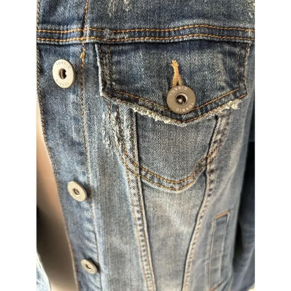 Torrid Distressed Jean Jacket Womens Size 0 Large Denim Medium Wash Button - Picture 6 of 13
